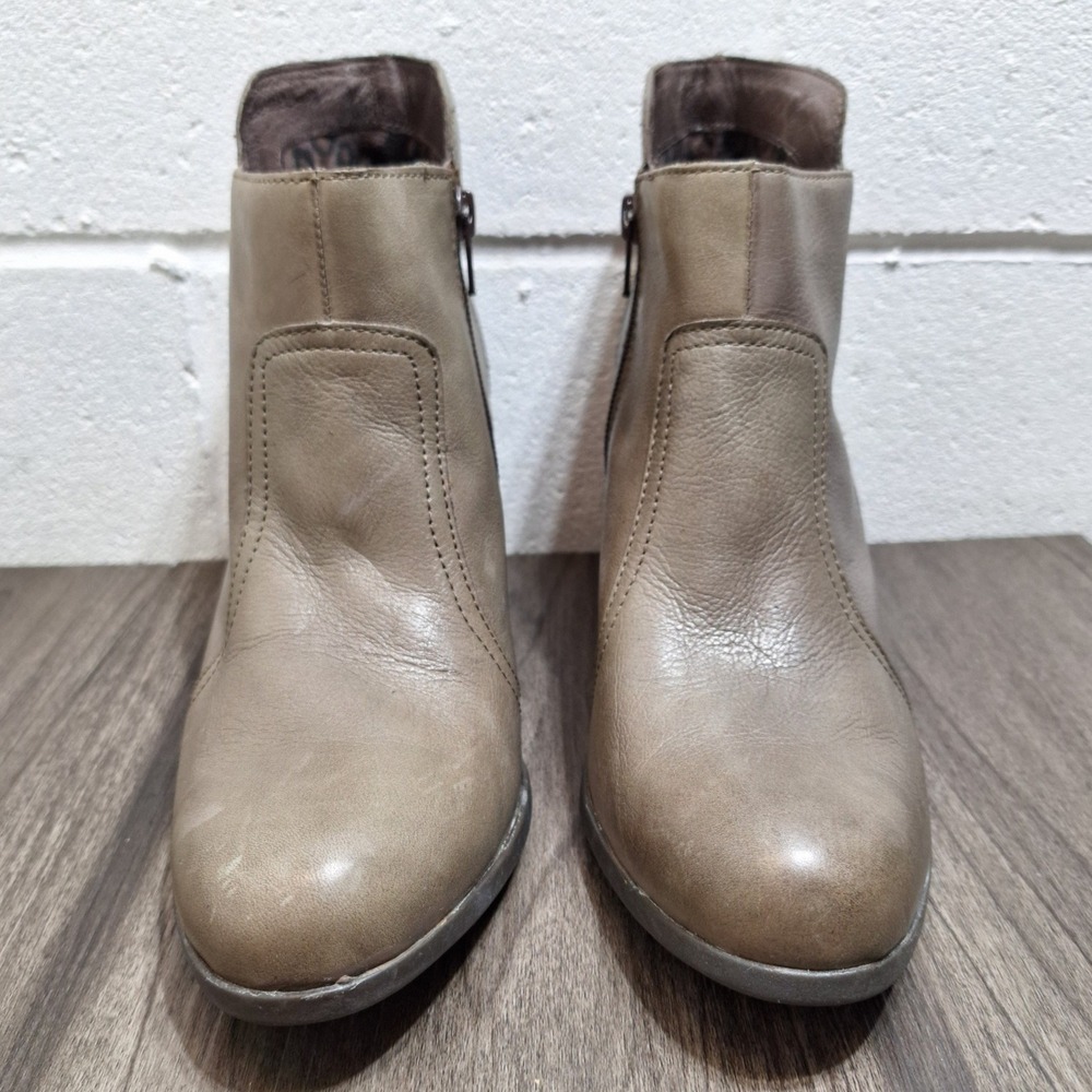 Born Women's Size 9.5M Taupe Leather Ankle Booties Side Zip Block Heel D08922 - Picture 2 of 7